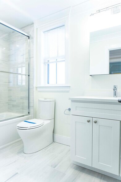 Building Photo - 81 Linden St