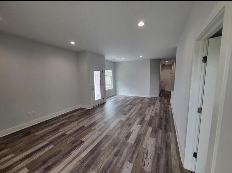 Building Photo - 5450 N Colburn Ct