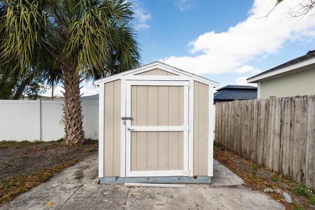 Building Photo - 3623 W Gray St