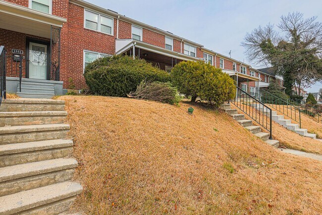 Building Photo - 3 BR 1-1/2 Baths MUST SEE- ACCEPTING HOSUING VOUCHERS!