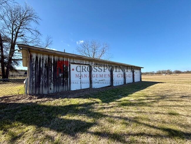 Building Photo - Charming 3 Bedroom, 2 Bathroom Home!