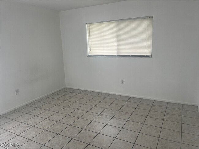 Building Photo - 839 SW 48th Terrace