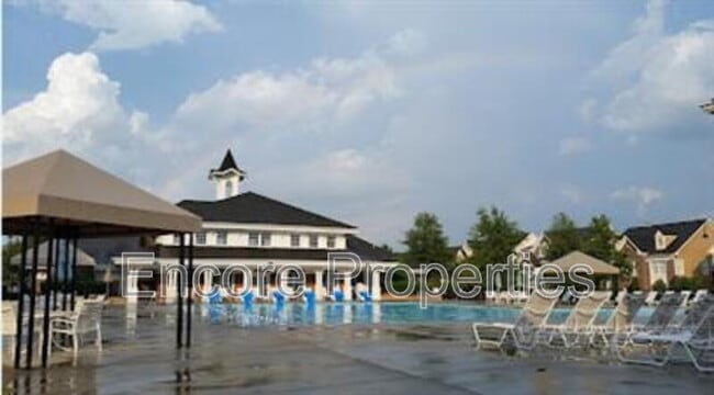 Building Photo - 2057 Aventon Ln