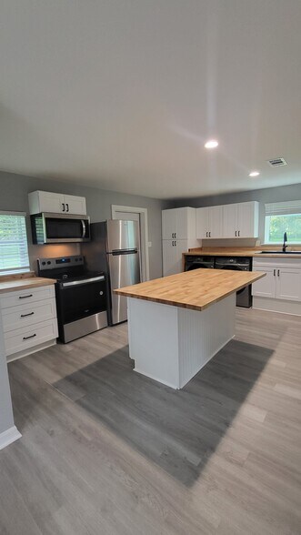 Building Photo - 6581 SW County Road 242
