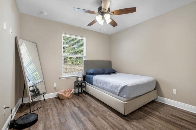 Building Photo - 4858 Sampler Dr