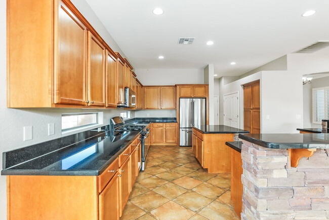 Building Photo - 3927 E Dubois Ave