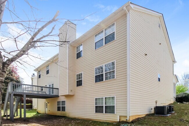 Building Photo - 2447 Longmont Dr