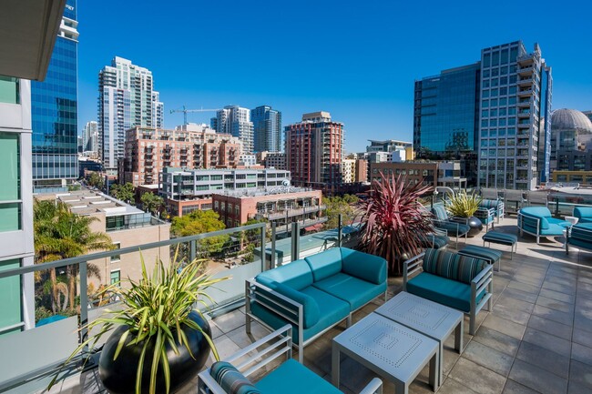 Building Photo - Stunning Legend Condo with Huge Patio Look...