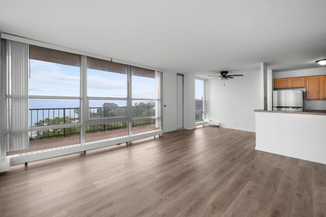 Building Photo - 6730 S South Shore Dr