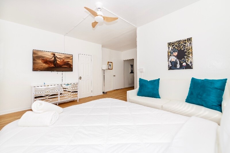 Building Photo - 545 Michigan Ave