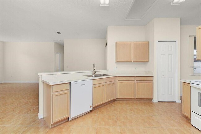 Building Photo - 411 Tamarind Parke Ln