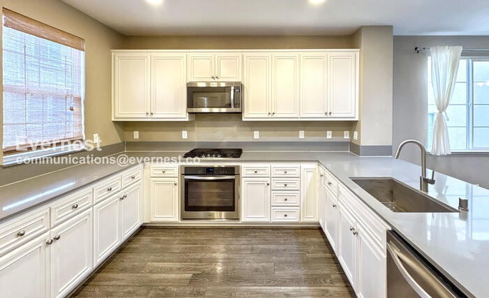 Building Photo - 81 Middleton Pl