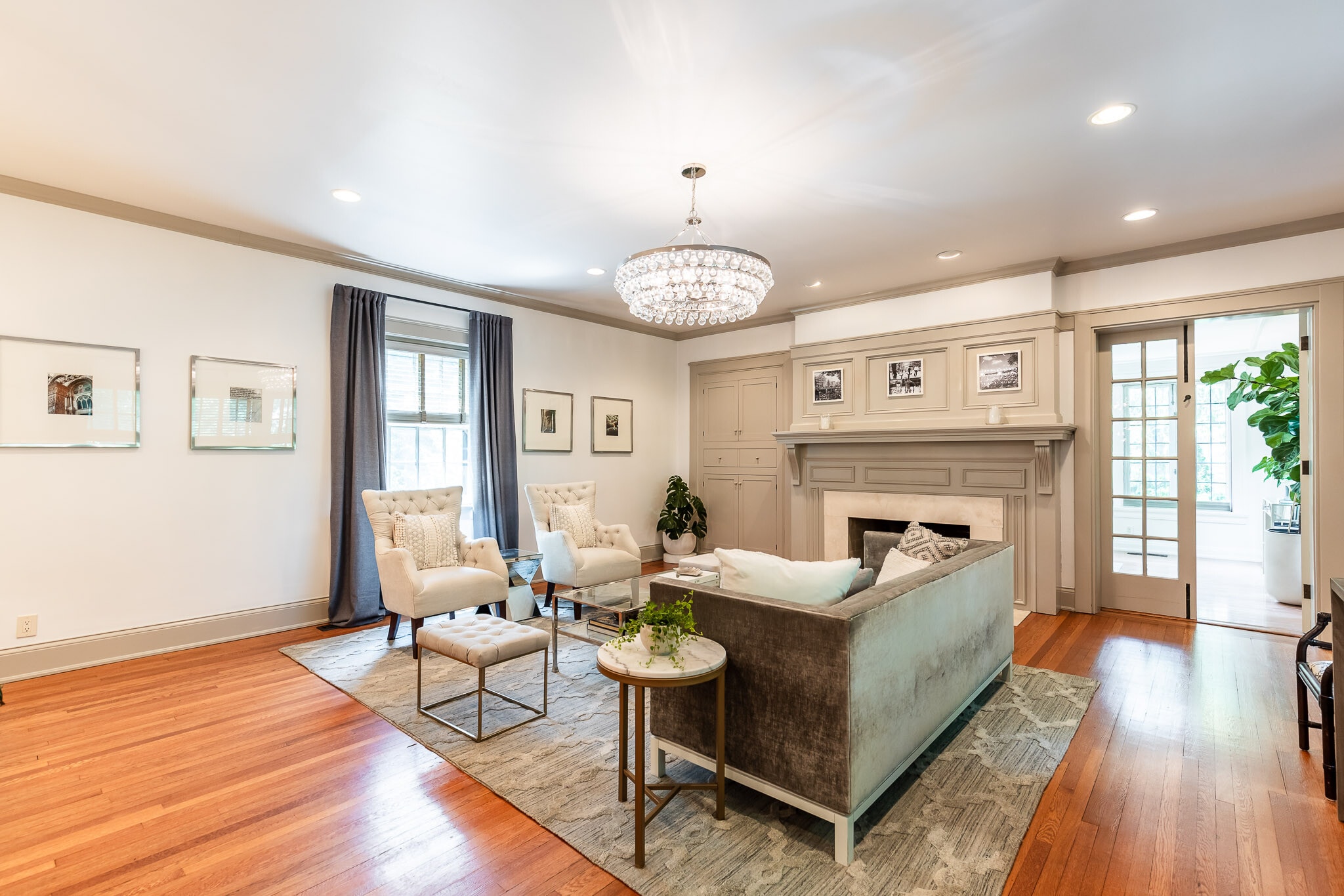 Designer chandeliers - 4061 Beechwood Ave