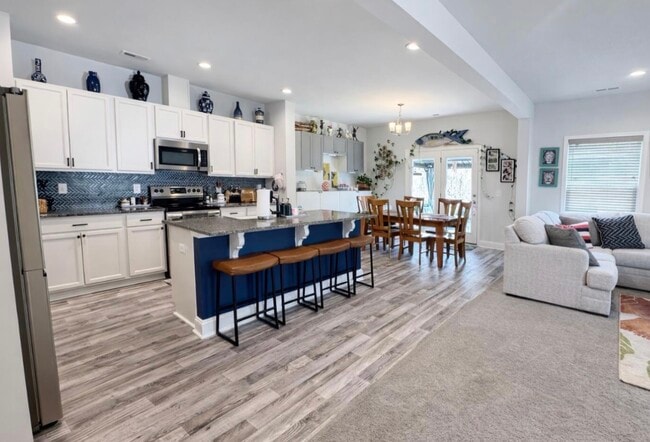 Building Photo - 1151 Carteret Mnr Dr