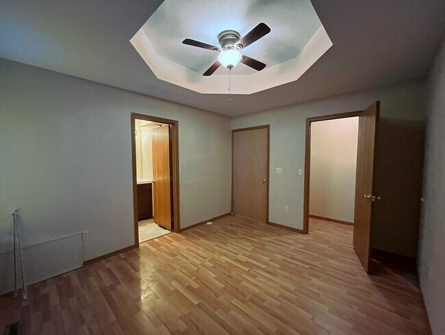 Building Photo - Leasing