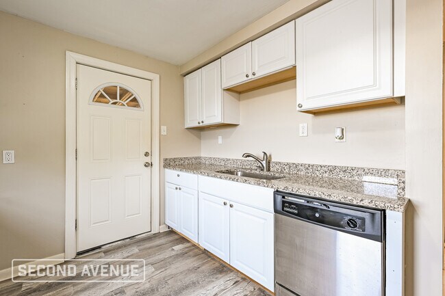 Building Photo - 223 Auburn St