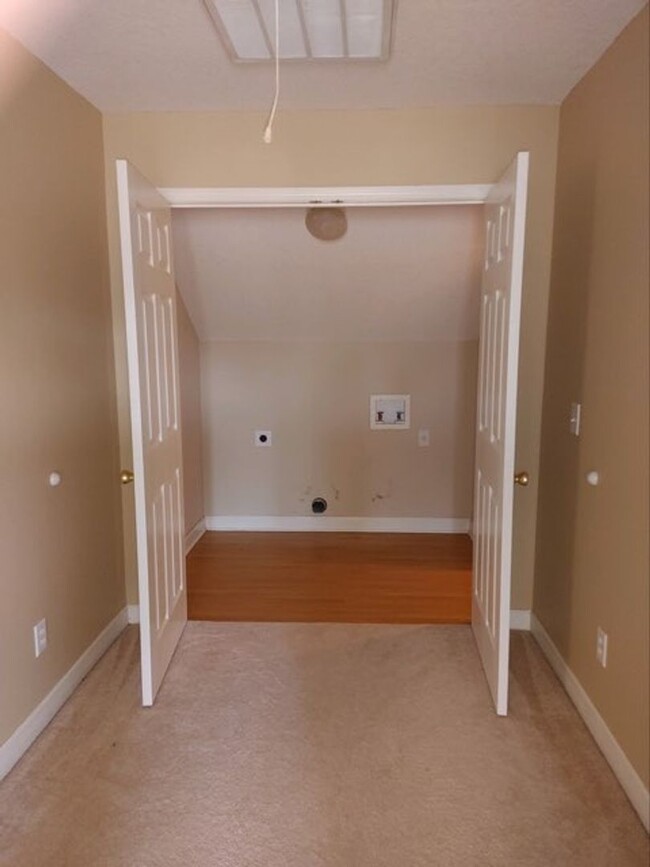 Building Photo - Spacious 4-Bedroom Home - Available for Rent!