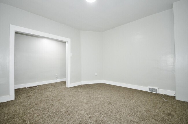 Building Photo - Bright 2-Bedroom Home in Rankin - Section ...