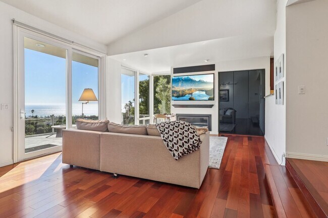 Building Photo - La Jolla Home with Ocean Views! Solar and AC