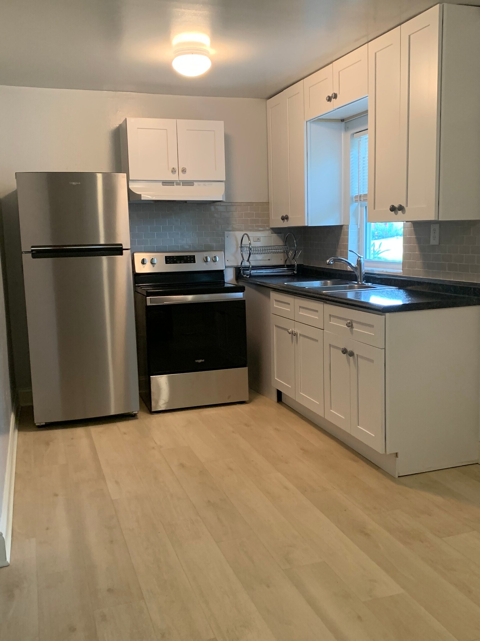 Building Photo - 1420 Alicia Ave