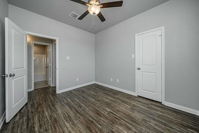 Building Photo - Spacious Single-Family Home Available Now!