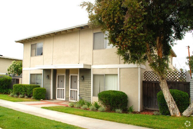 Building Photo - 7721 Ellis Ave