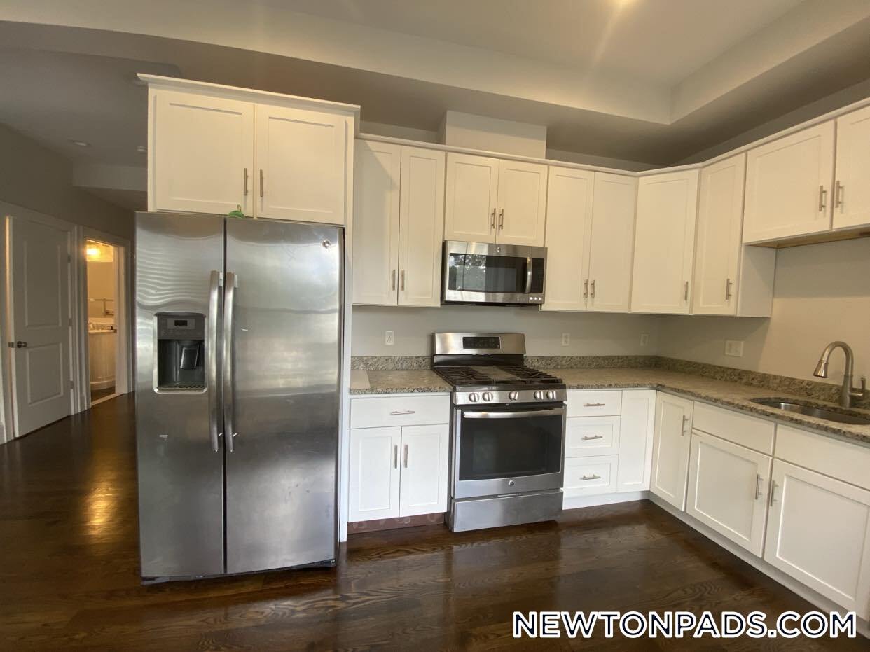 Building Photo - 2044 Beacon St