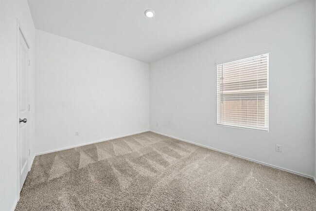 Building Photo - 13601 Mussel Rn