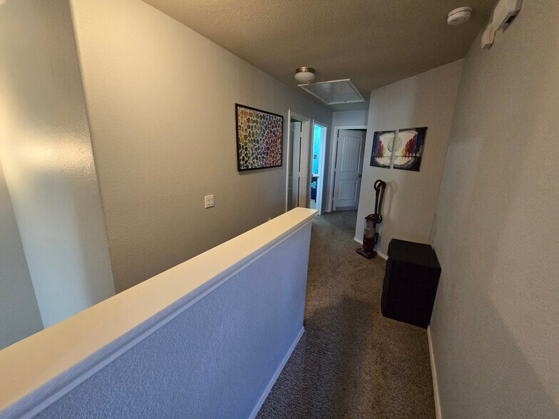 Upstairs hall - 10116 Deer Chase Trl