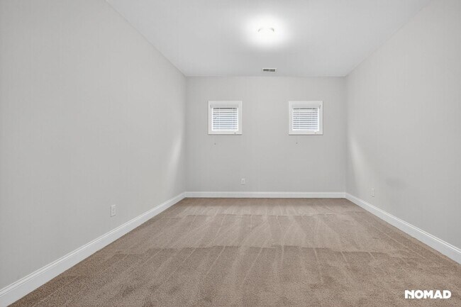 Building Photo - Spacious 5BR House in Buford