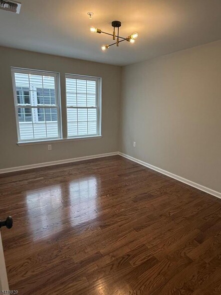 Building Photo - 140 Littleton Ave