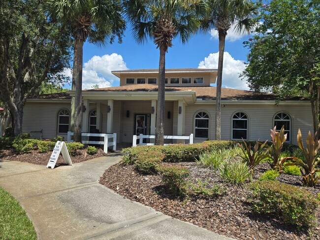 Building Photo - Freshly Painted 4BR/2BA Pool Home with Screened Pool & Spa – Move-In Ready!