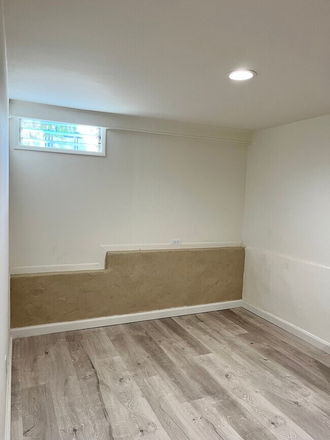 Back room - 99-1053 Halawa Heights Rd