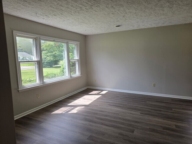Building Photo - 7426 Bellehaven Dr