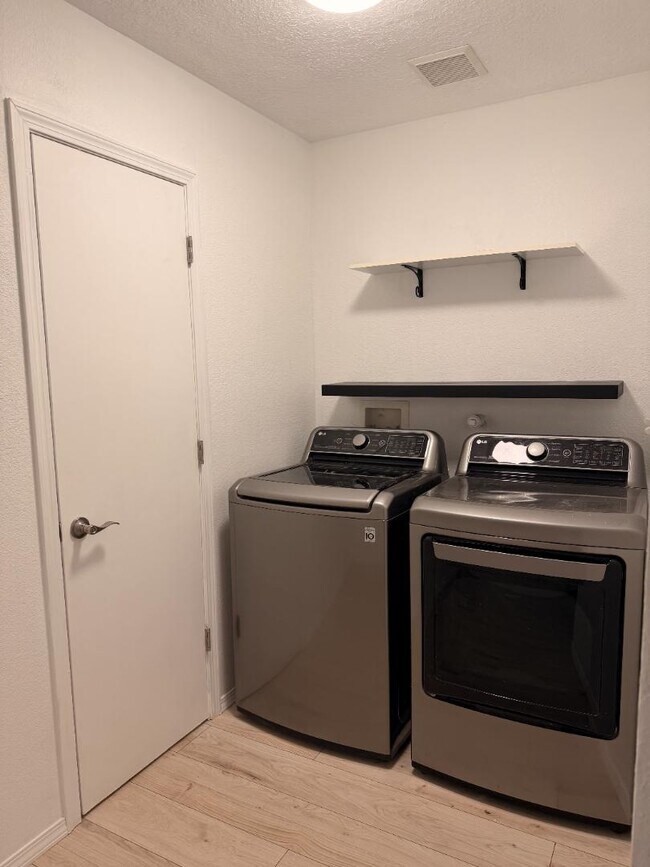 Building Photo - 8624 Alta Loma Ln NE