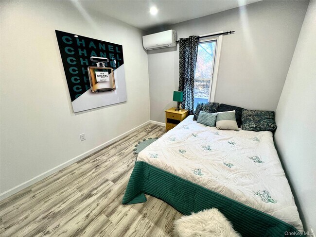 Building Photo - 128 W Main St