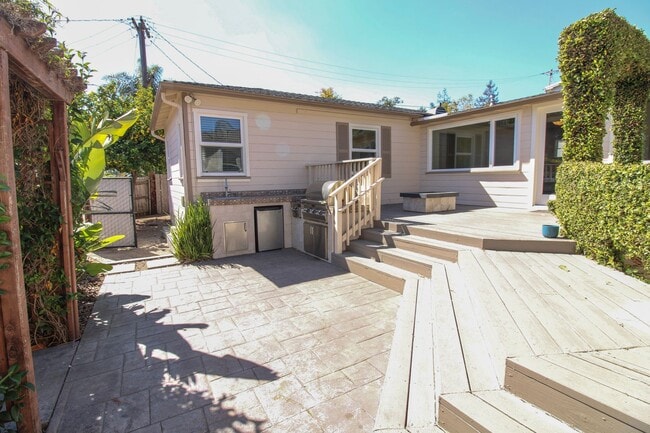 Building Photo - Exceptional Monterey Heights 4 Bedroom Hou...