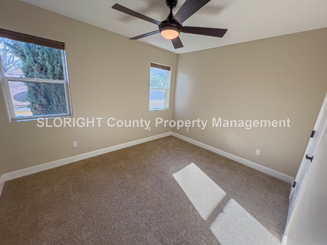 Building Photo - AVAILABLE NOW - Spacious Home Close to Downtown Paso Robles - 3 Bed / 2.5 Bath