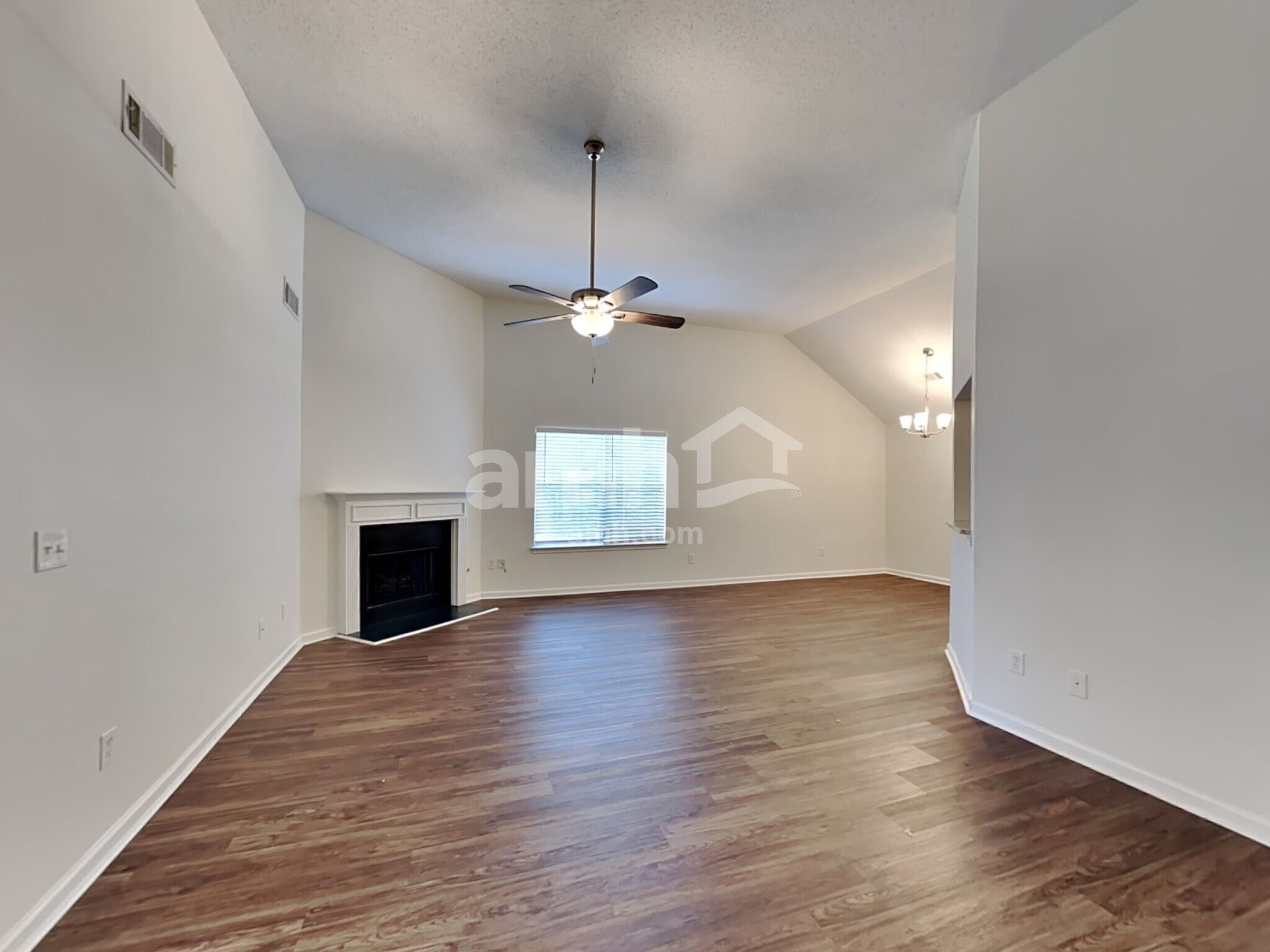 Building Photo - 375 Ermines Way