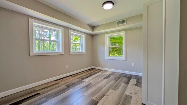 Building Photo - 3318 Hilltop Cir