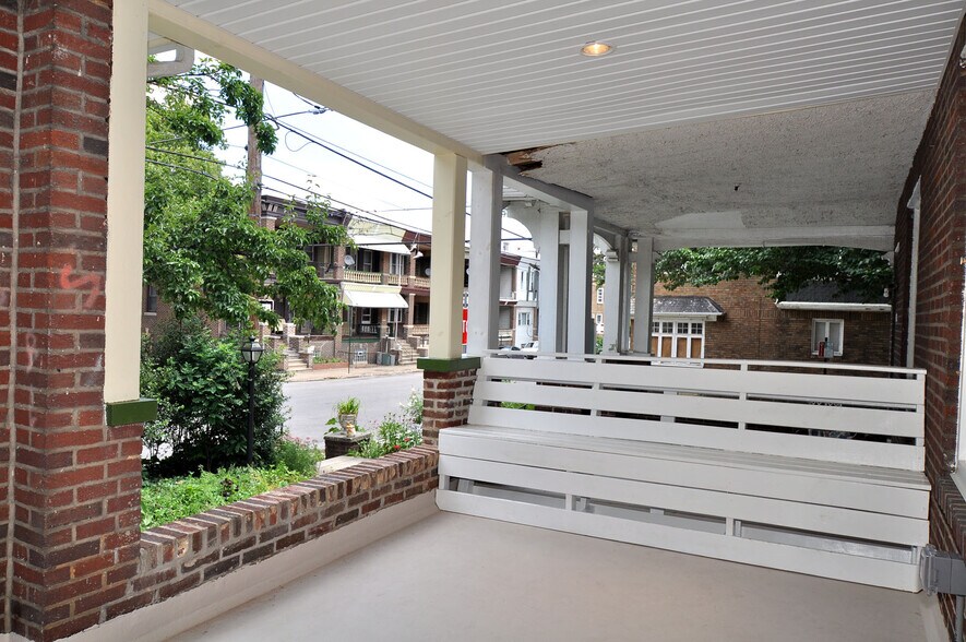 Building Photo - 4632 Locust St