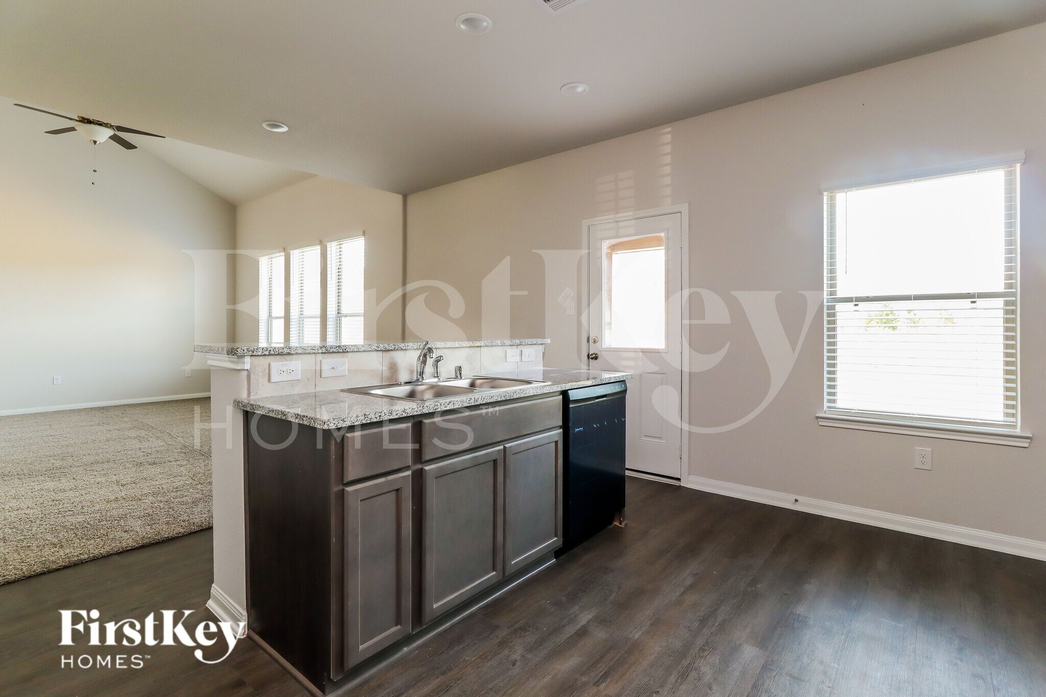 Building Photo - 14705 Country Club Dr