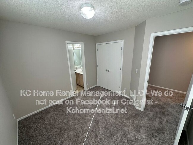 Building Photo - 8042 N Elmwood Ave