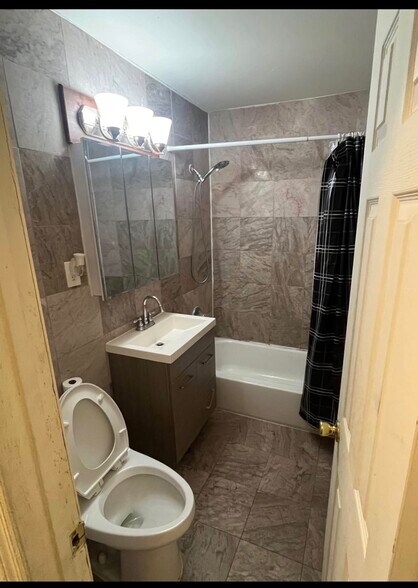 Building Photo - 288 College Dr