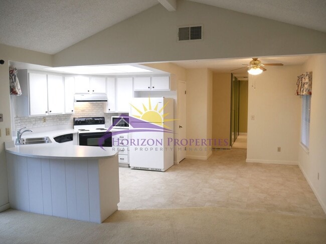 Building Photo - Spacious 4 Bed 2 Bath 1,575 sqft Lincoln Village Home