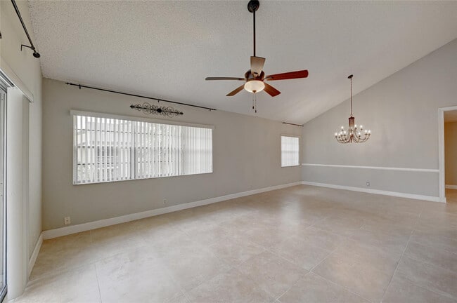 Building Photo - 8760 Azalea Ct