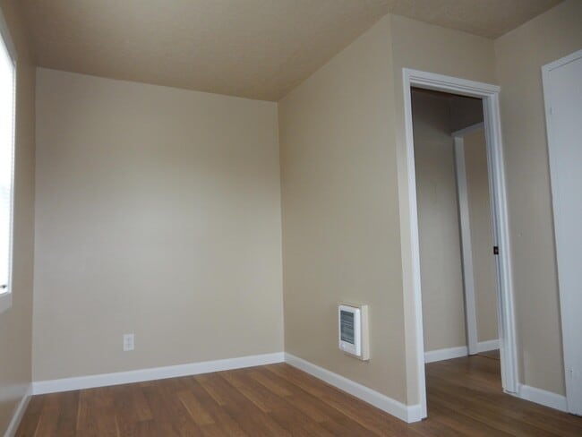 Building Photo - 1458 E Cleveland St