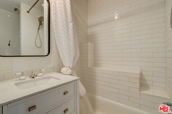 Building Photo - 456 S McKnight Rd