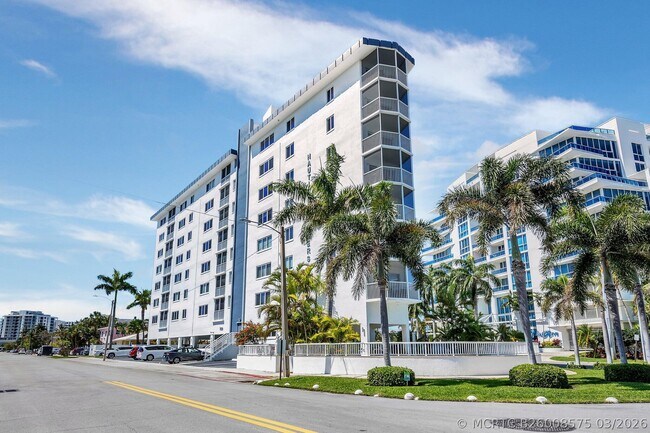Building Photo - 720 Bayshore Dr