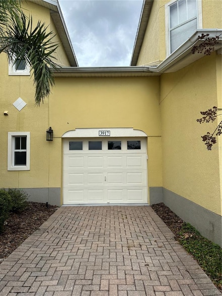 Building Photo - 3917 Serenade Ln